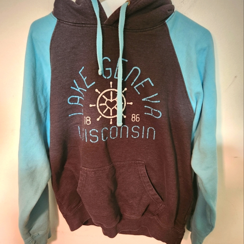Lake Geneva mens hoodie size medium